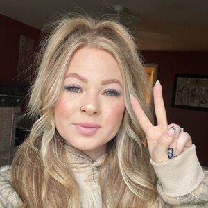 Meet your Posher, Elaina